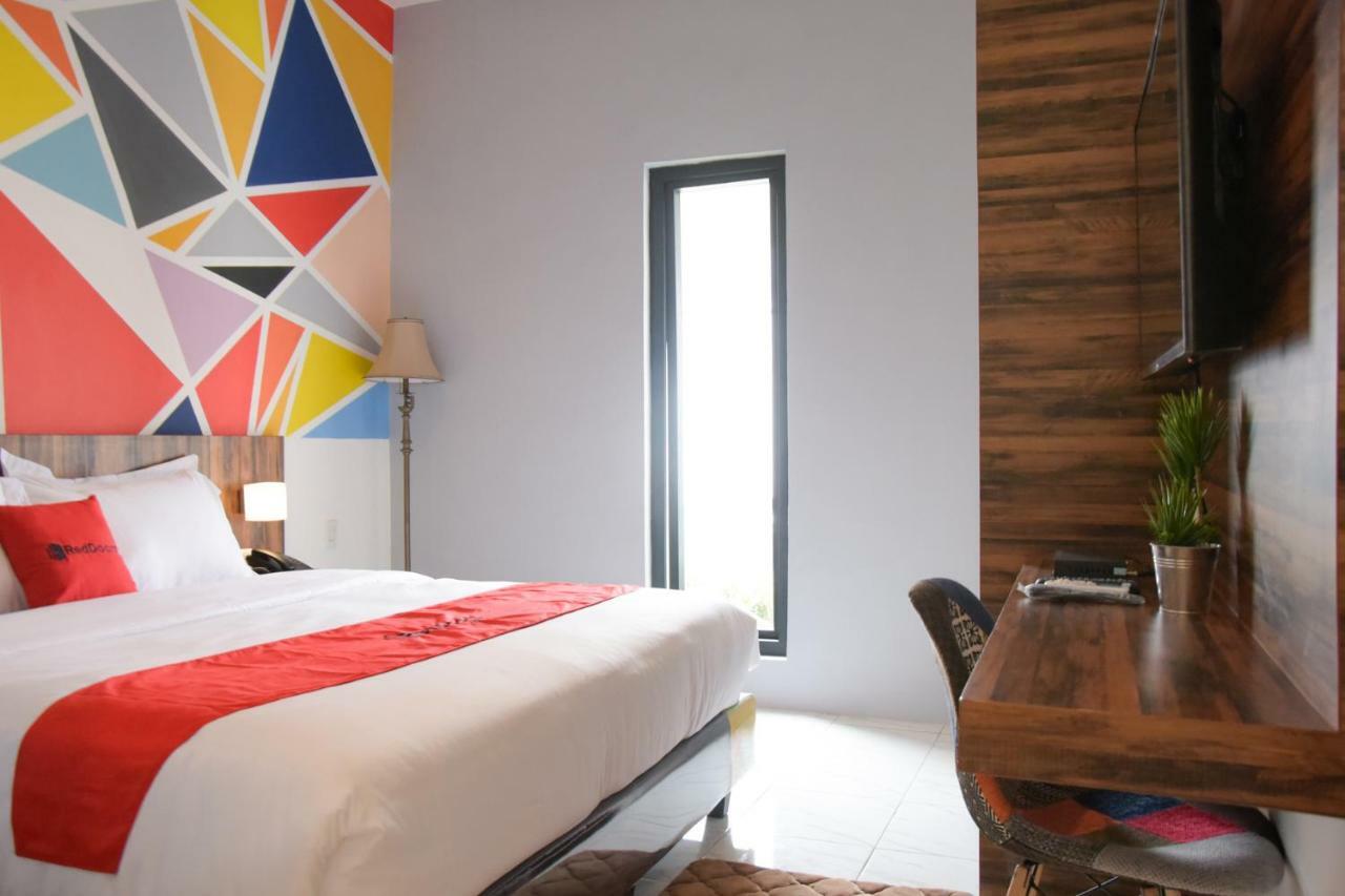 RedDoorz Plus near UNIMED Medan Exterior foto