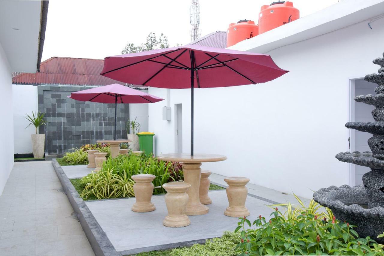 RedDoorz Plus near UNIMED Medan Exterior foto