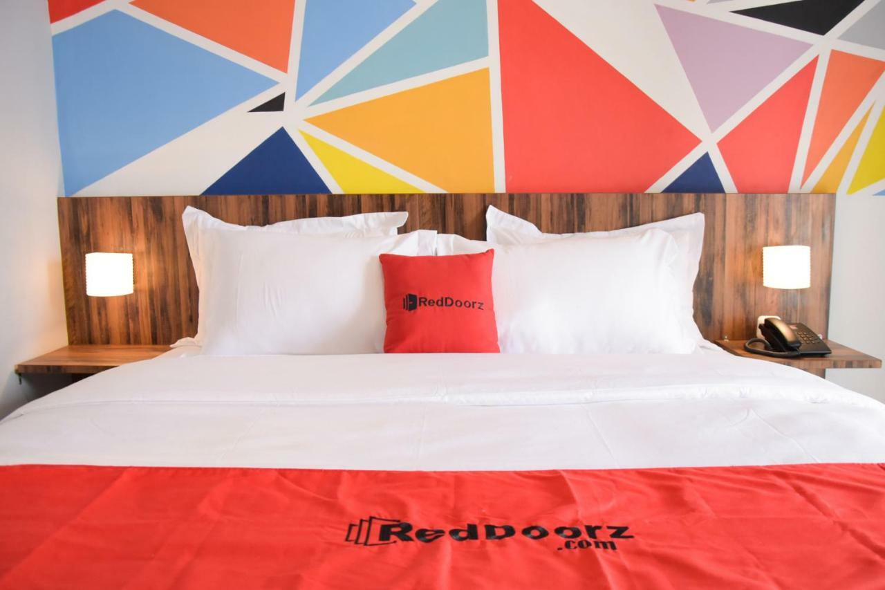 RedDoorz Plus near UNIMED Medan Exterior foto