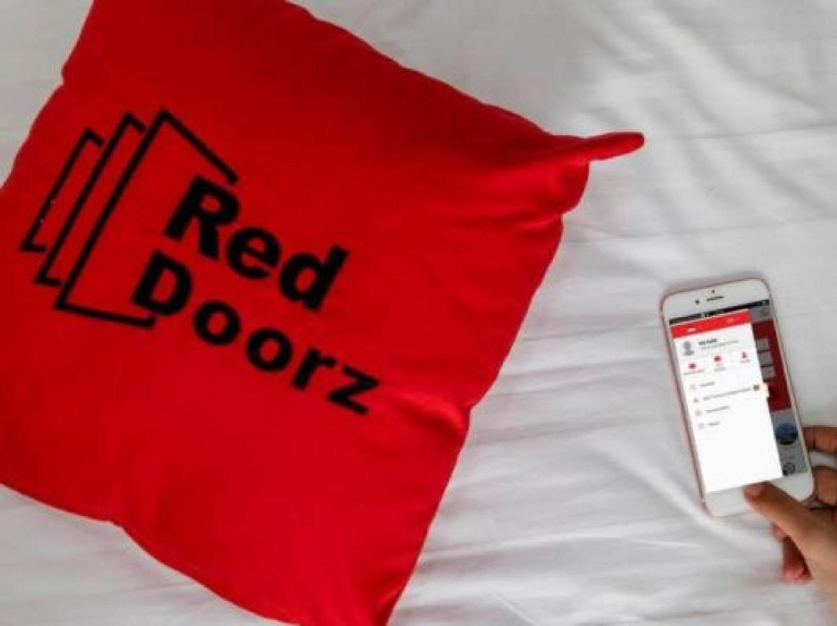 RedDoorz Plus near UNIMED Medan Exterior foto